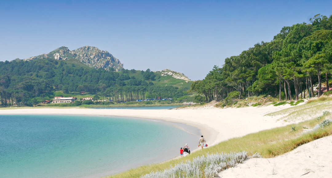 vista-playa-rodas-vacia